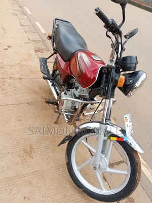 Bajaj Boxer 100 2025 Red