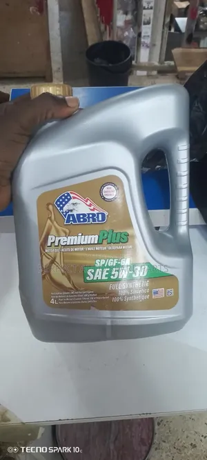 Full Synthetic 5W 30 Petrol Engine Oil Available in Stock for All Cars