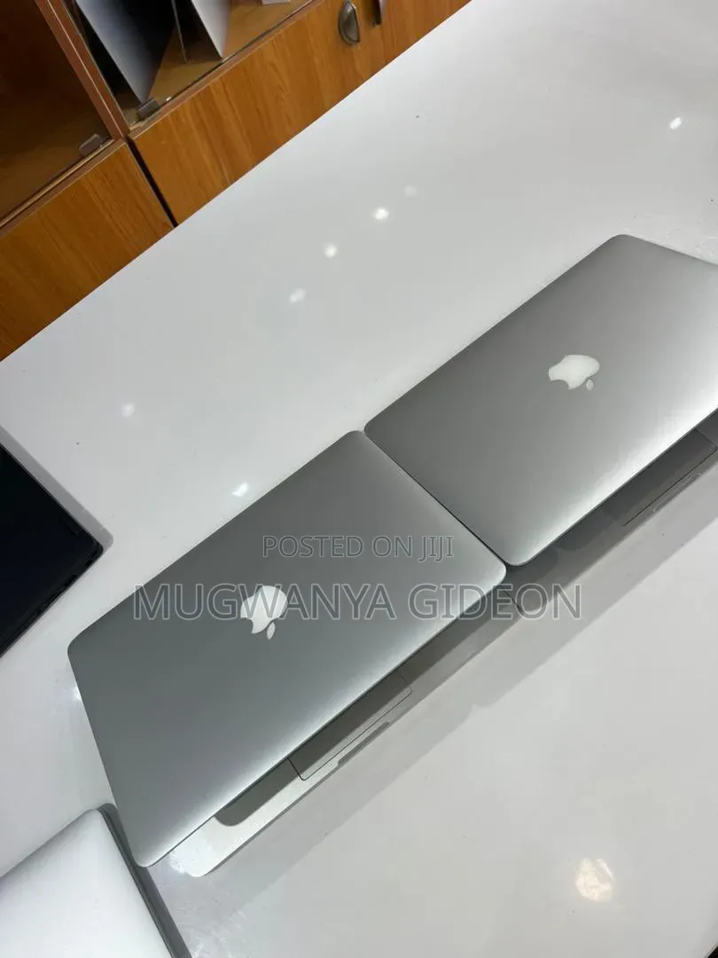New Laptop Apple MacBook Pro 2015 8GB Intel Core i5 SSD 256GB