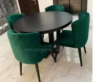 Dining/4 Seater Circular Dining Set.