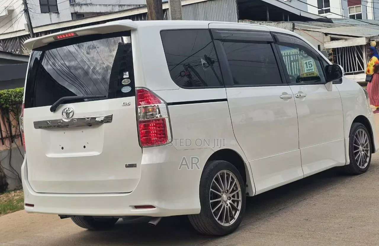 Toyota Noah 2008 White