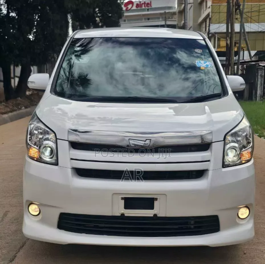 Toyota Noah 2008 White