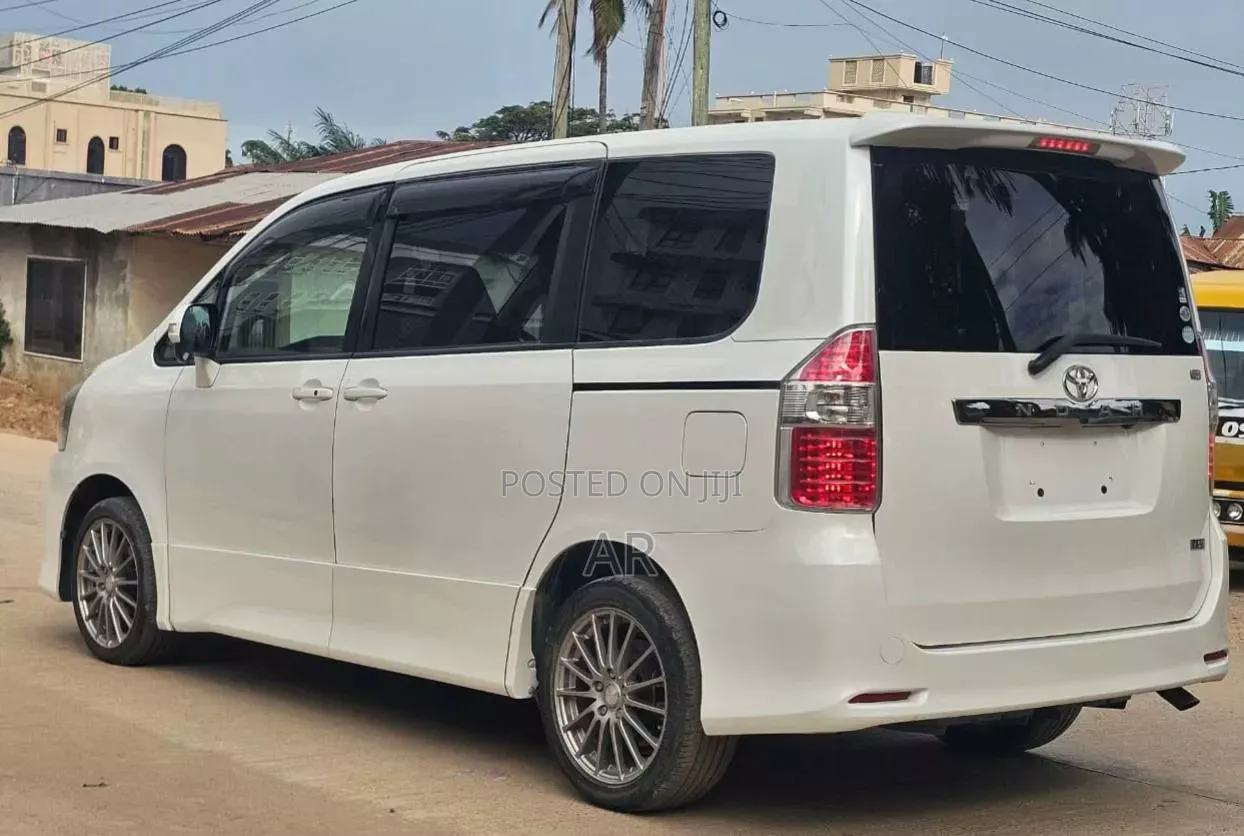 Toyota Noah 2008 White