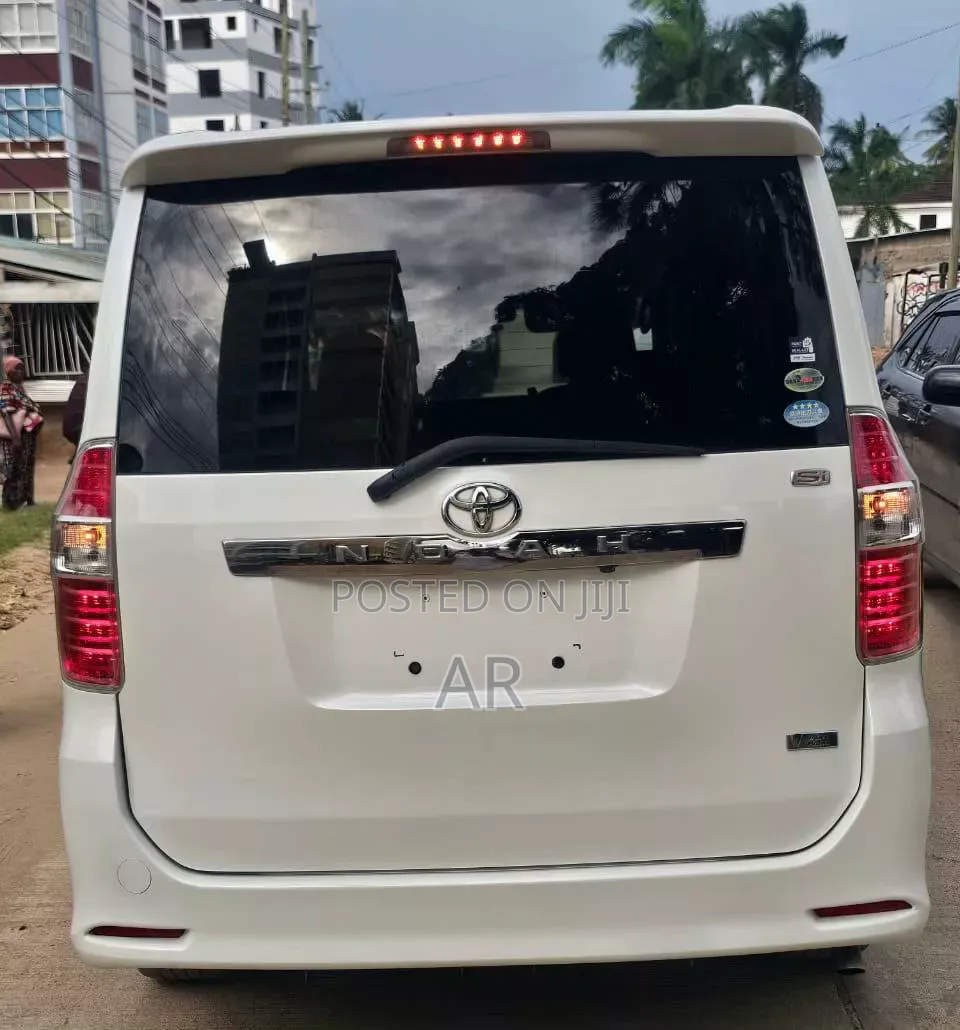 Toyota Noah 2008 White