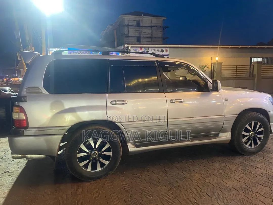 Toyota Land Cruiser 90 Automatic 2002 Silver