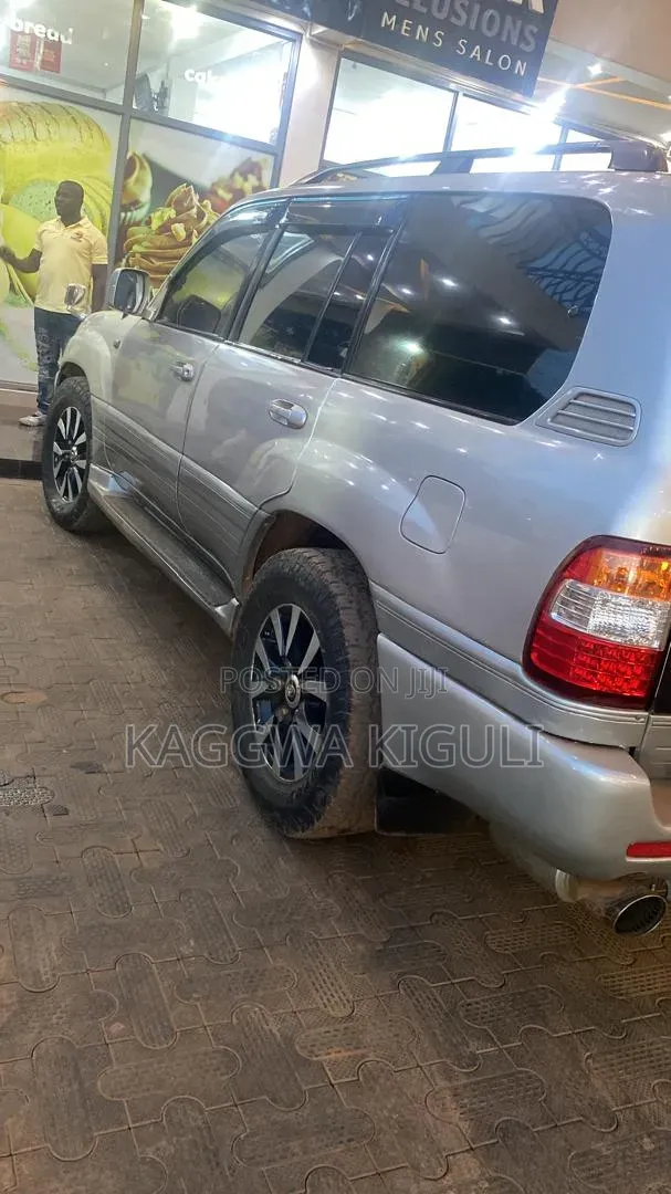 Toyota Land Cruiser 90 Automatic 2002 Silver