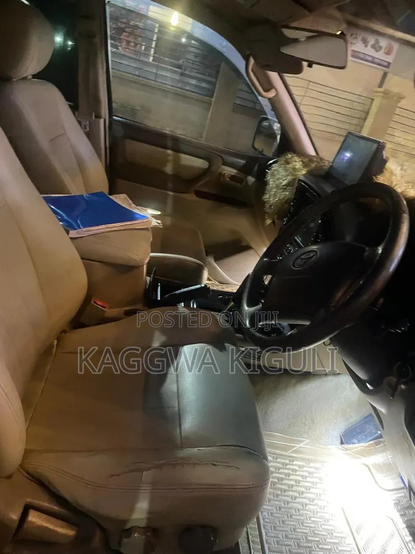 Toyota Land Cruiser 90 Automatic 2002 Silver