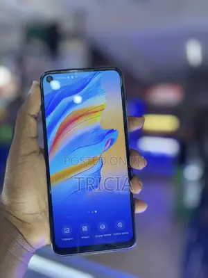 Tecno Camon 18i 128 GB Blue