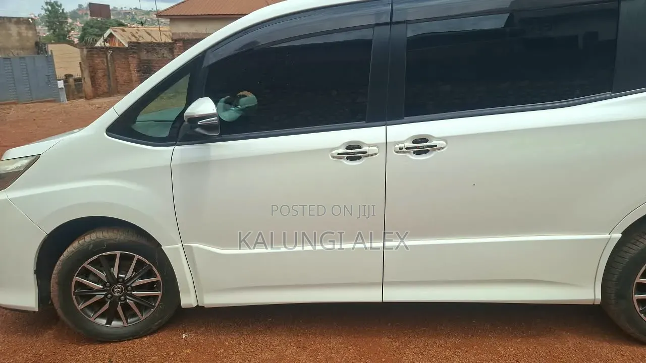 Toyota Noah 2.0 FWD (7 Seater) 2014 White