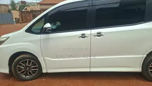 Toyota Noah 2.0 FWD (7 Seater) 2014 White