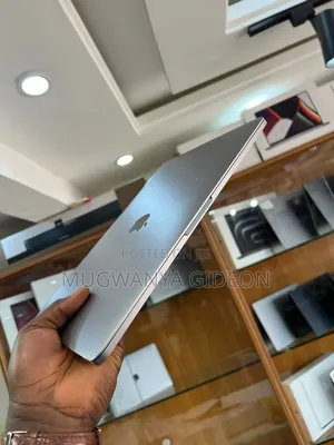 New Laptop Apple MacBook Pro 2016 16GB Intel Core i7 SSD 256GB