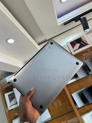 New Laptop Apple MacBook Pro 2016 16GB Intel Core i7 SSD 256GB