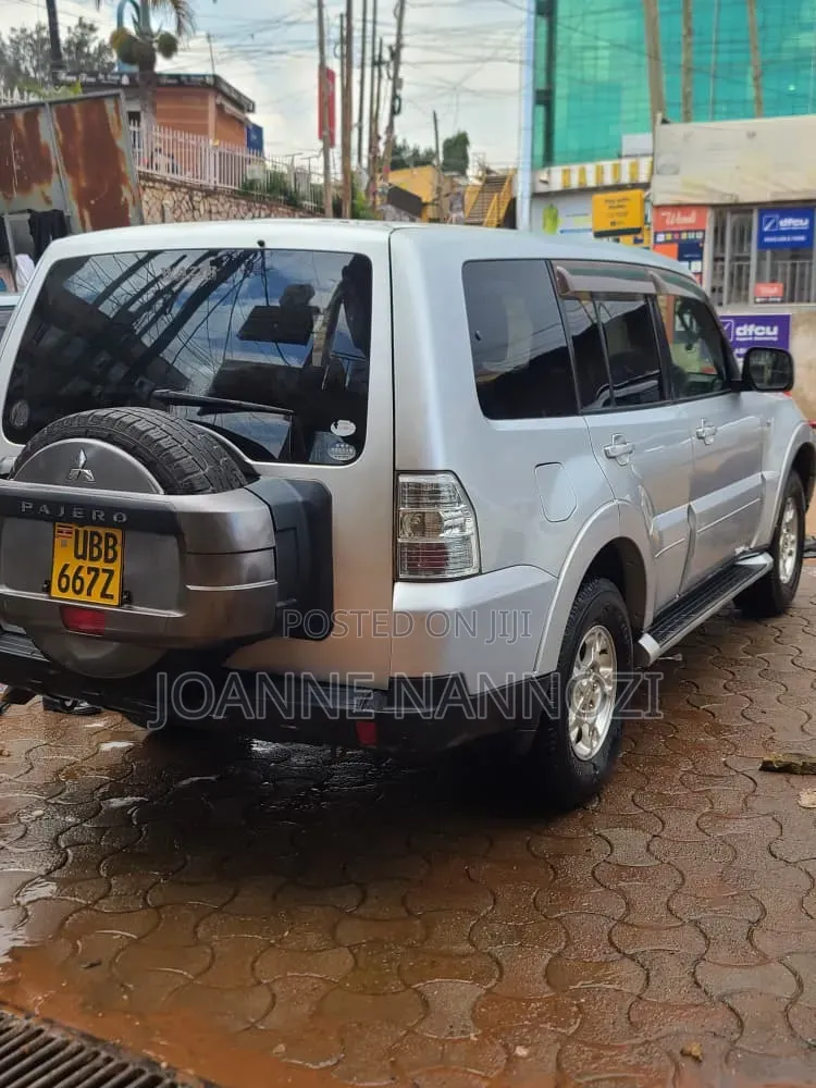 Mitsubishi Pajero 2008 Silver