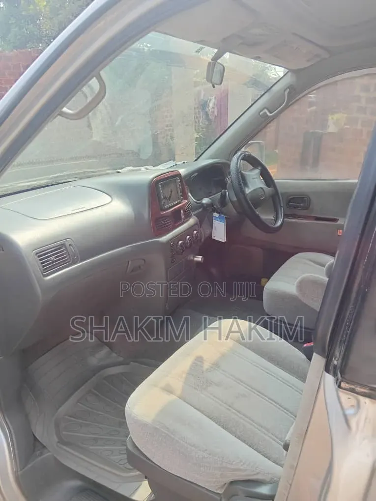 Toyota Noah 2001 Silver