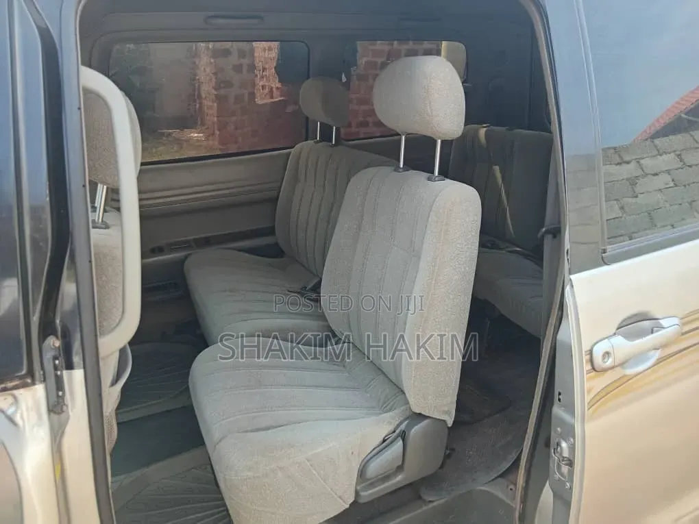 Toyota Noah 2001 Silver