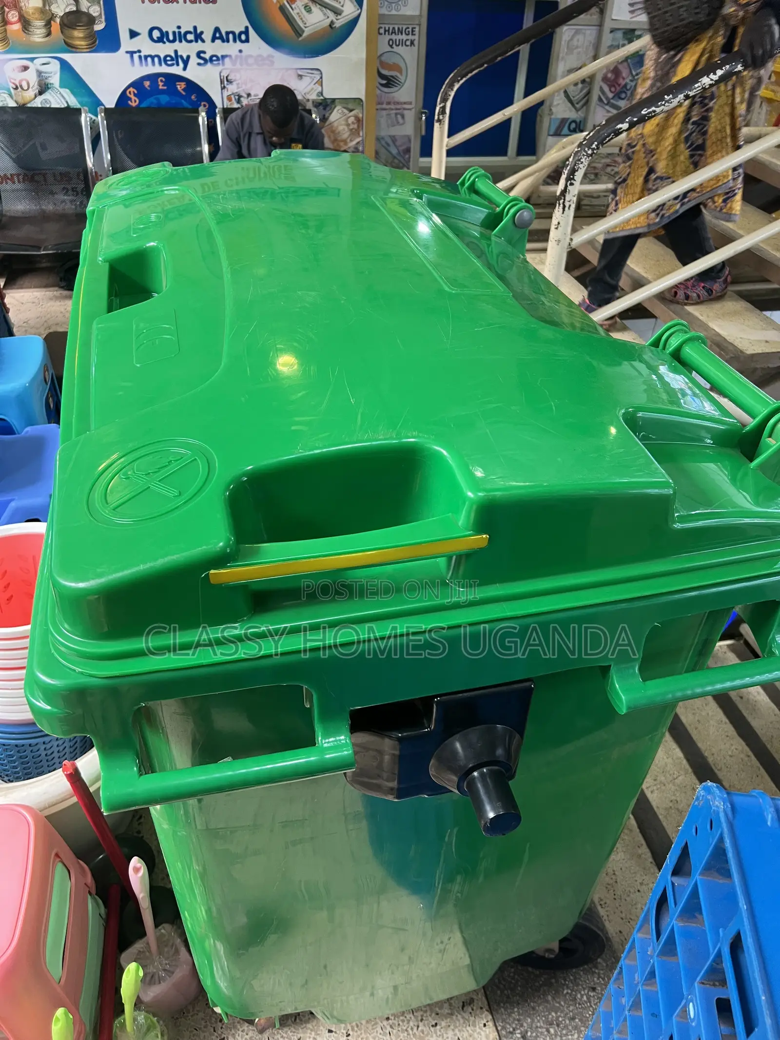 Dust Bins and Trash Cans