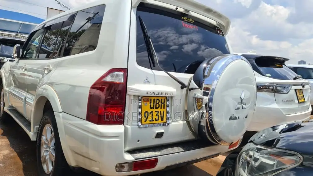 Mitsubishi Pajero 2007 White
