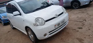 Toyota Sienta 2007 White