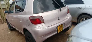Toyota Vitz 2001 Silver