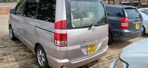 Toyota Noah 2005 Gray