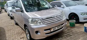 Toyota Noah 2005 Gray