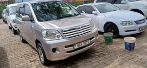 Toyota Noah 2005 Gray