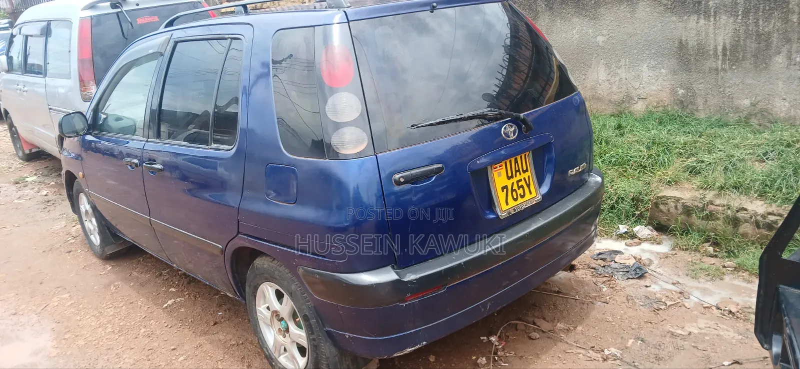 Toyota Raum 2000 Blue