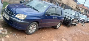 Toyota Raum 2000 Blue