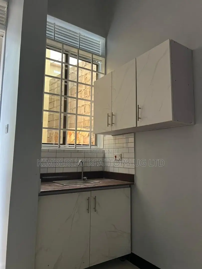 5bdrm Duplex in Division A for sale