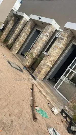 5bdrm Duplex in Division A for sale