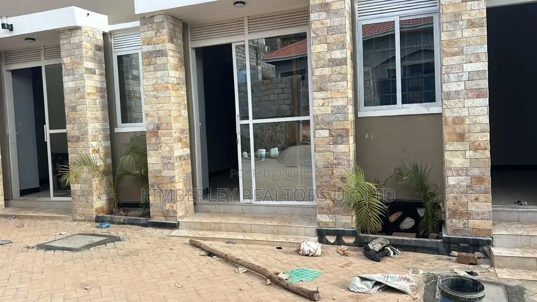 5bdrm Duplex in Division A for sale