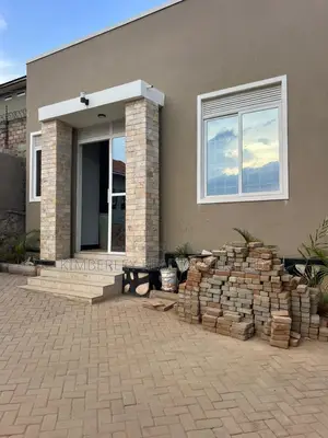 5bdrm Duplex in Division A for sale