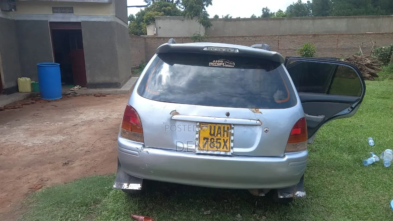 Toyota Starlet 1997 Silver