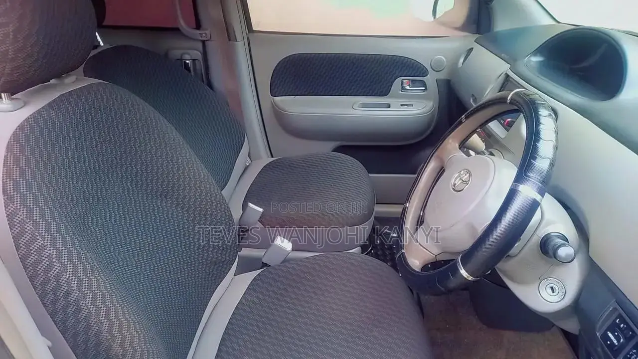 Toyota Sienta 2009 Green