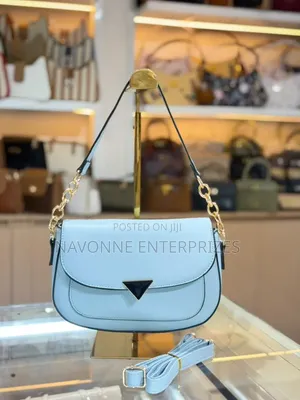 Women’s Structured Flap Handbag With Gold Chain Strap