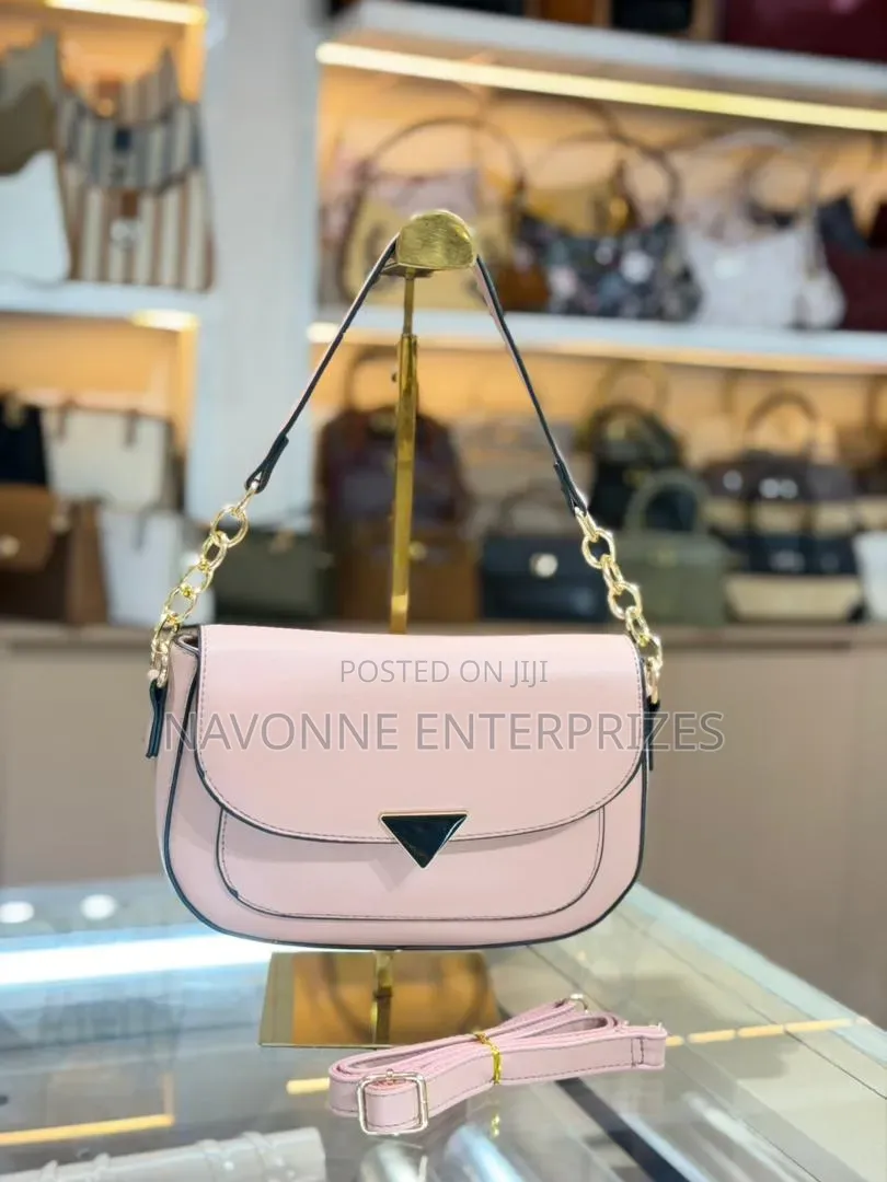Women’s Structured Flap Handbag With Gold Chain Strap