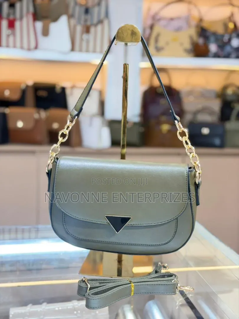 Women’s Structured Flap Handbag With Gold Chain Strap