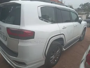 Toyota Land Cruiser LC300 2023 Pearl