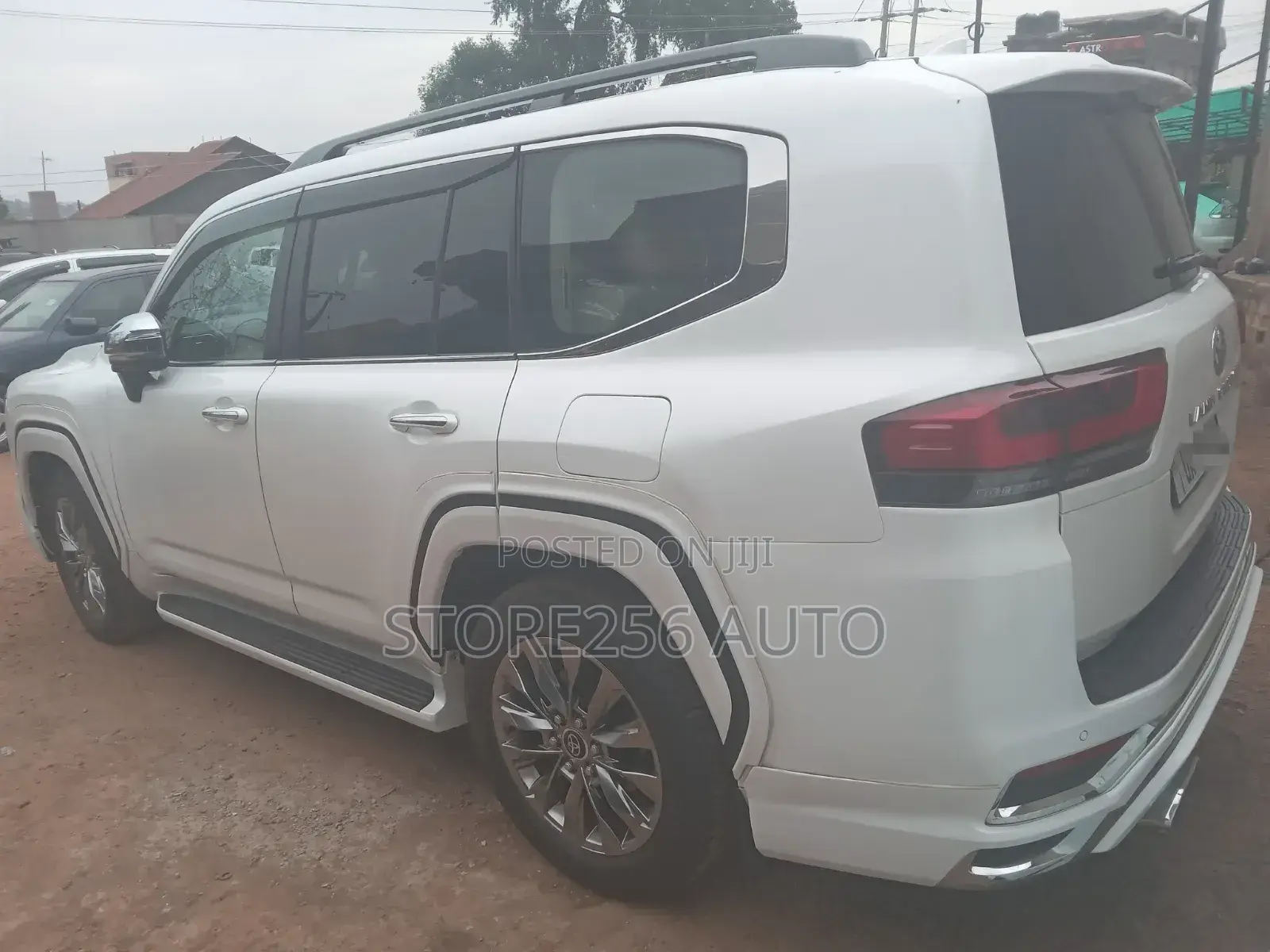 Toyota Land Cruiser LC300 2023 Pearl