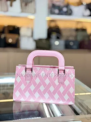Women’s Structured Diamond Lattice Pattern Handbag