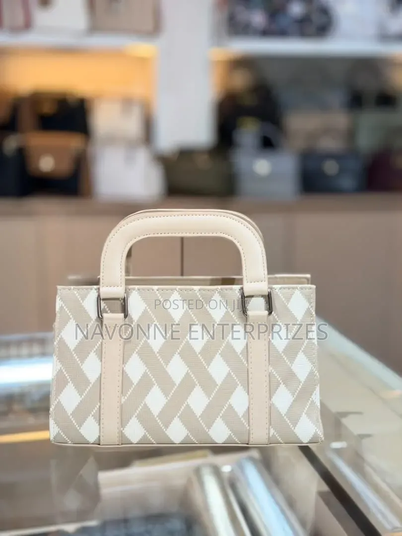 Women’s Structured Diamond Lattice Pattern Handbag