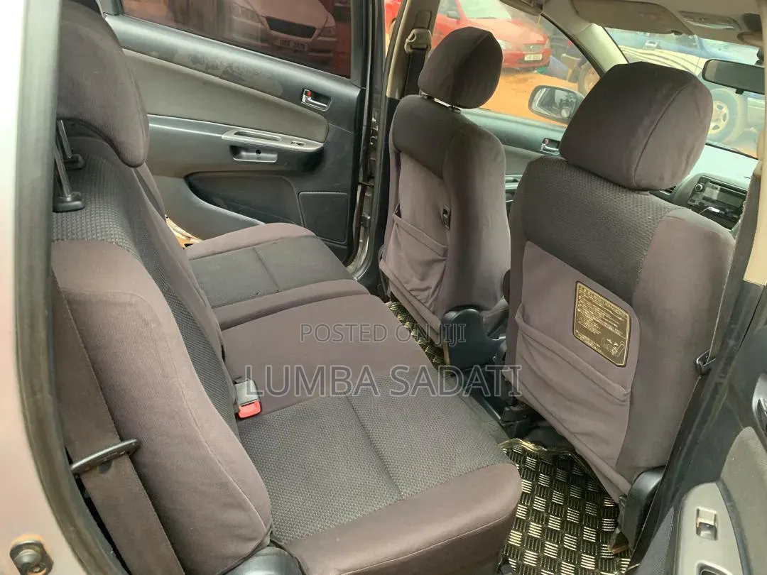 Toyota Wish 2006 Silver