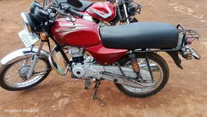 Bajaj Boxer 100 2025 Red