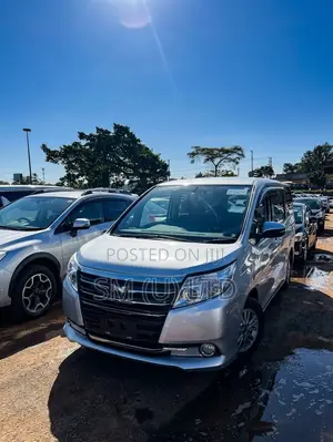 Toyota Noah 2014 Silver