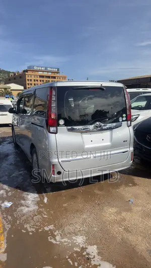 Toyota Noah 2014 Silver