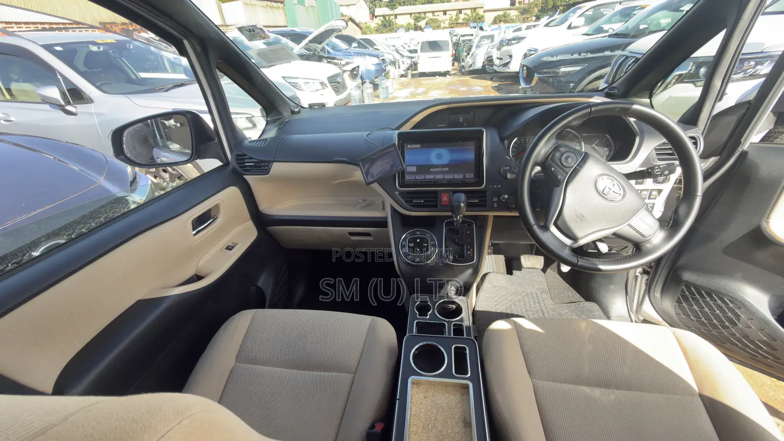 Toyota Noah 2014 Silver