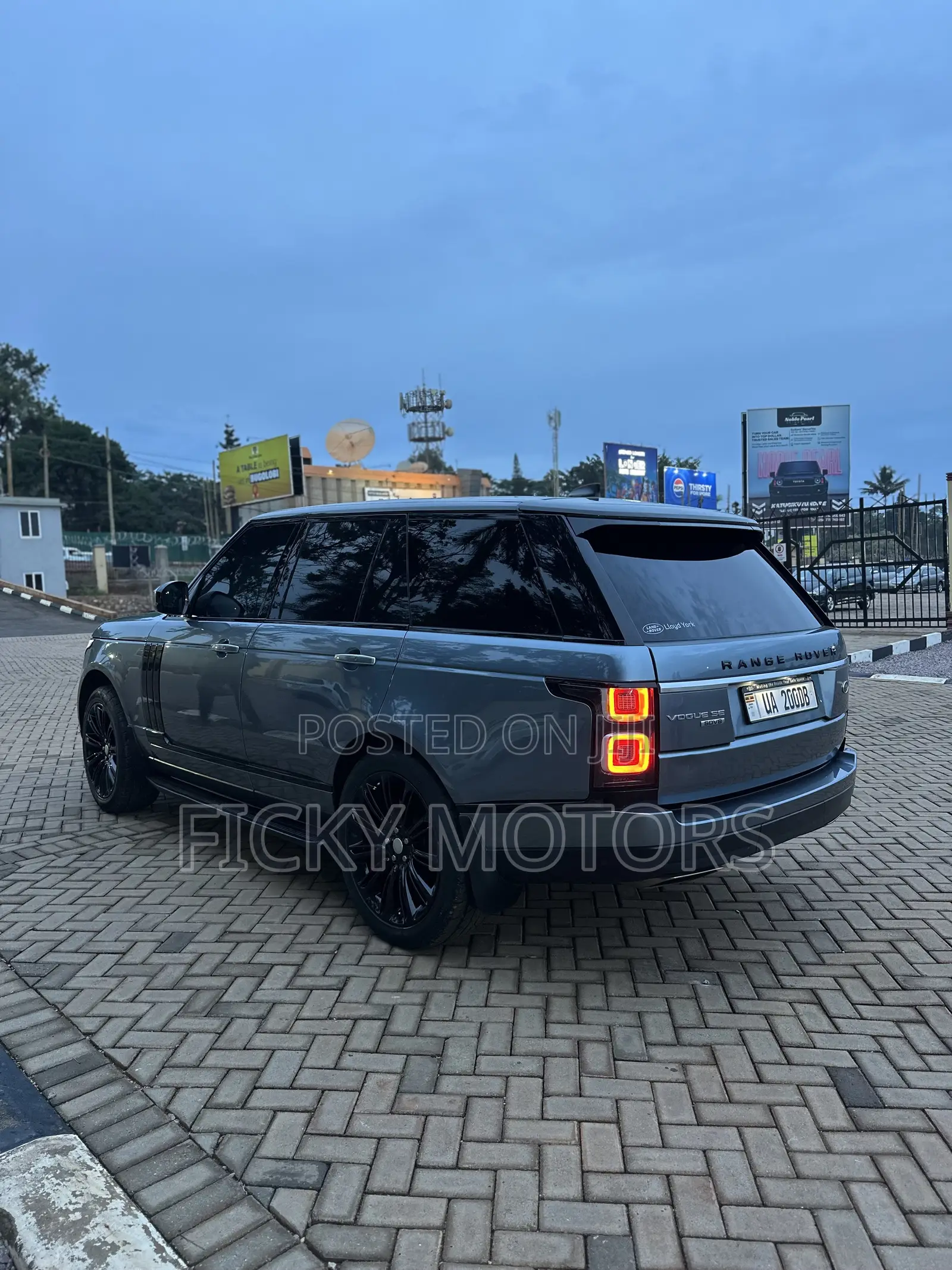 Land Rover Range Rover Vogue 2018 Blue