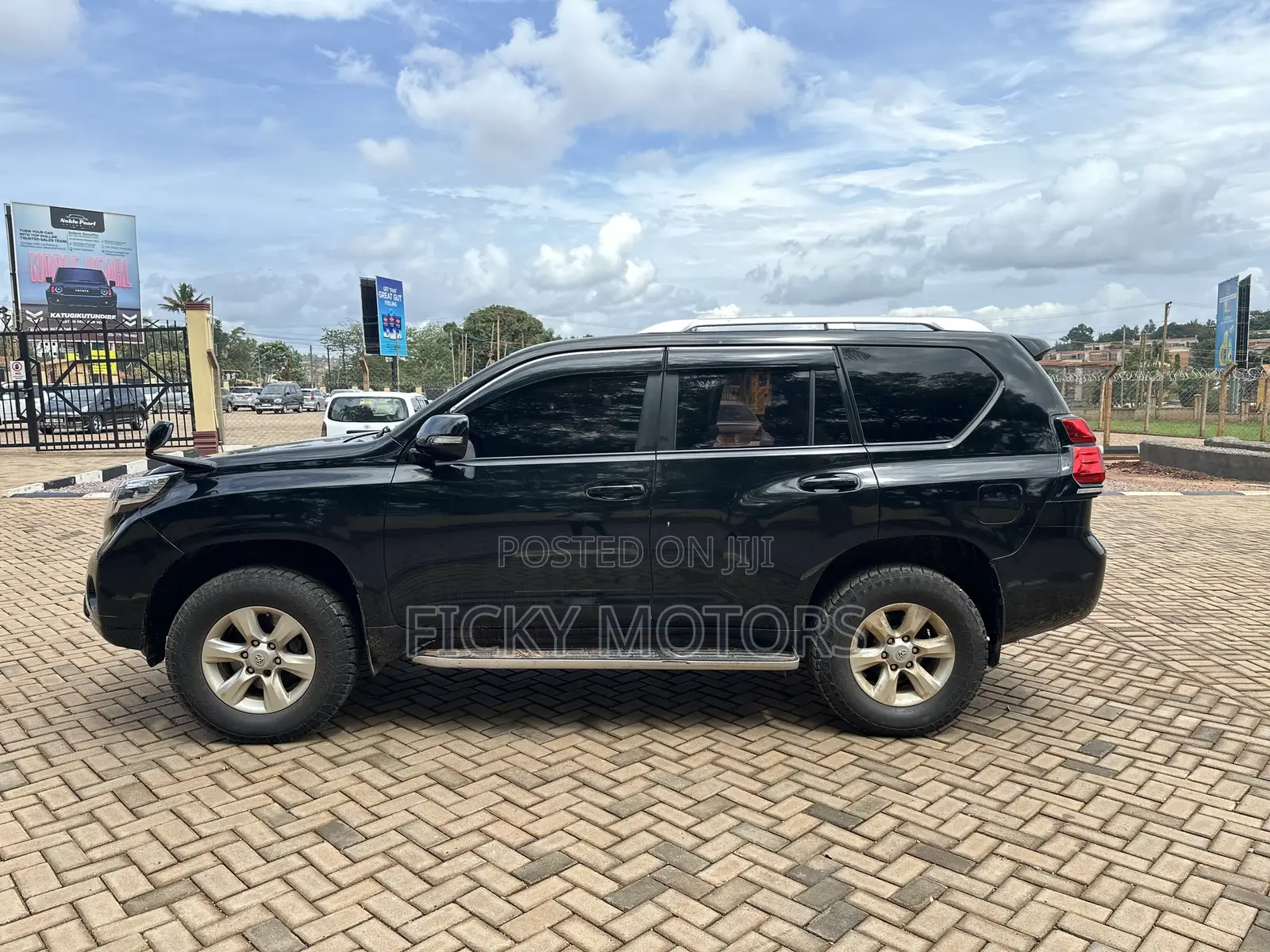 Toyota Land Cruiser Prado 2.7 i 2012 Black