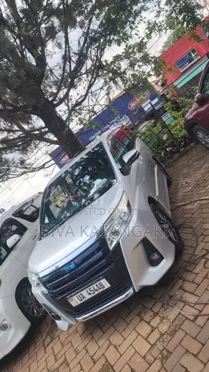 Toyota Noah 2.0 FWD (8 Seater) 2017 Silver