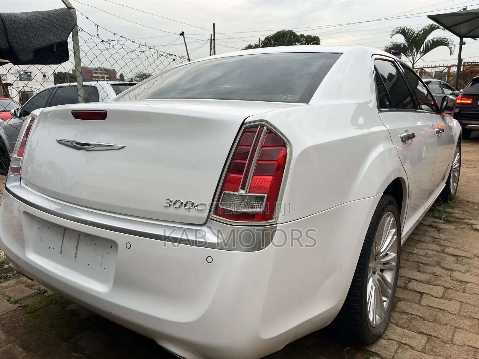 Chrysler 300C 2013 White